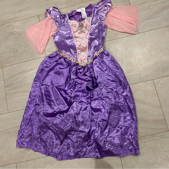 Rapunzel Kids Costume - Purple and White size medium / 7-8 - Picture 4 of 9